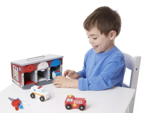 Melissa & Doug Fa készségfejlesztő játék, Garázs kulcsokkal és készenléti járművekkel
