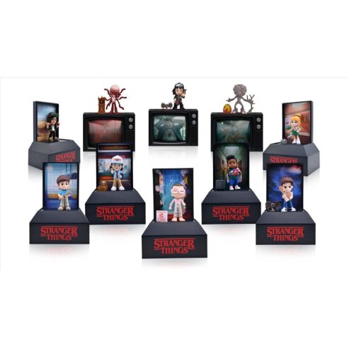 Stranger Things figurák és kiegészítők meglepetés dobozban, 12 féle