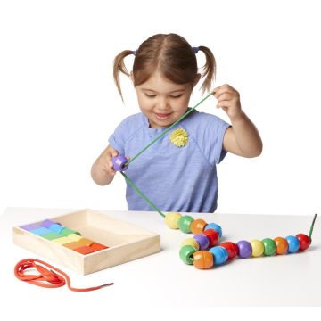   Melissa & Doug Fa készségfejlesztő játék, Első fűzős játékom