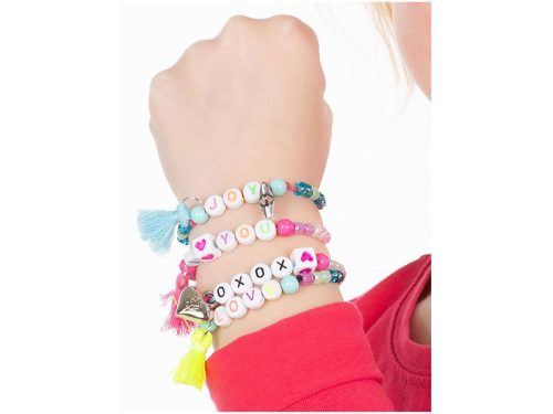 Betűs karkötőkészítő