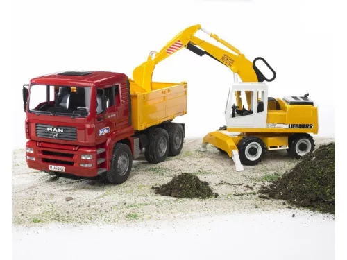 MAN TGA építőipari teherautó és Liebherr kotrógép