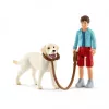Schleich séta labrador retriverrel - 42478
