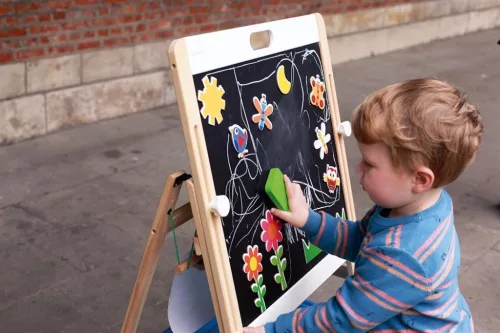 Fa kétoldalas mágneses rajztábla állvánnyal