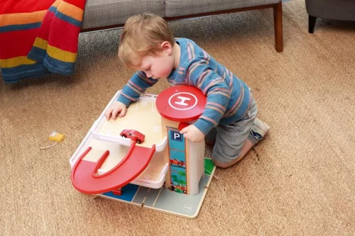 Parkolóház fából